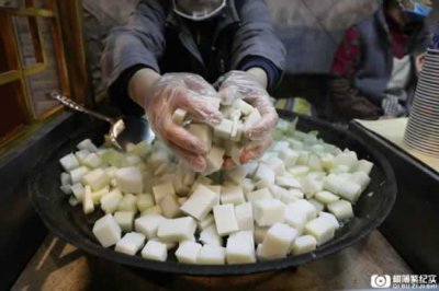 ​正宗东北焖子做法 祖传地道东北焖子，一天仅卖100碗足以养家糊口