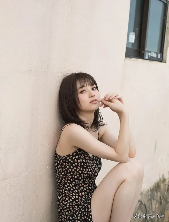 日本女模逢泽莉娜颜值超高很养眼，号称小苍井！