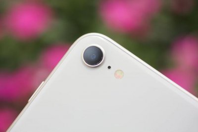 ​iPhone8究竟还值不值得买呢？手机店老板说出了答案