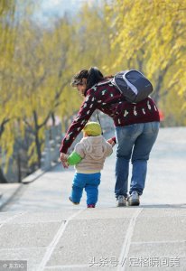 ​7个母亲背影感人瞬间 哪张勾起了您的回忆 哪一张又感动了您