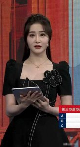 ​腾讯体育女主播，果果，小仙儿，和辰辰，都是长腿美女吸睛无数，